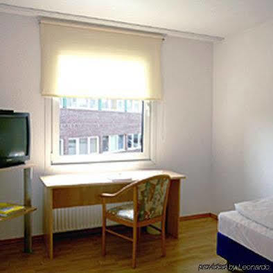 Vahrenwalder Hotel Hannover Hanover Exterior photo